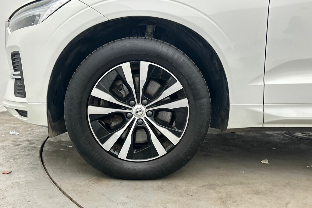 Volvo XC60 2.0 B5p Momentum Geartronic YX22JUC White #5