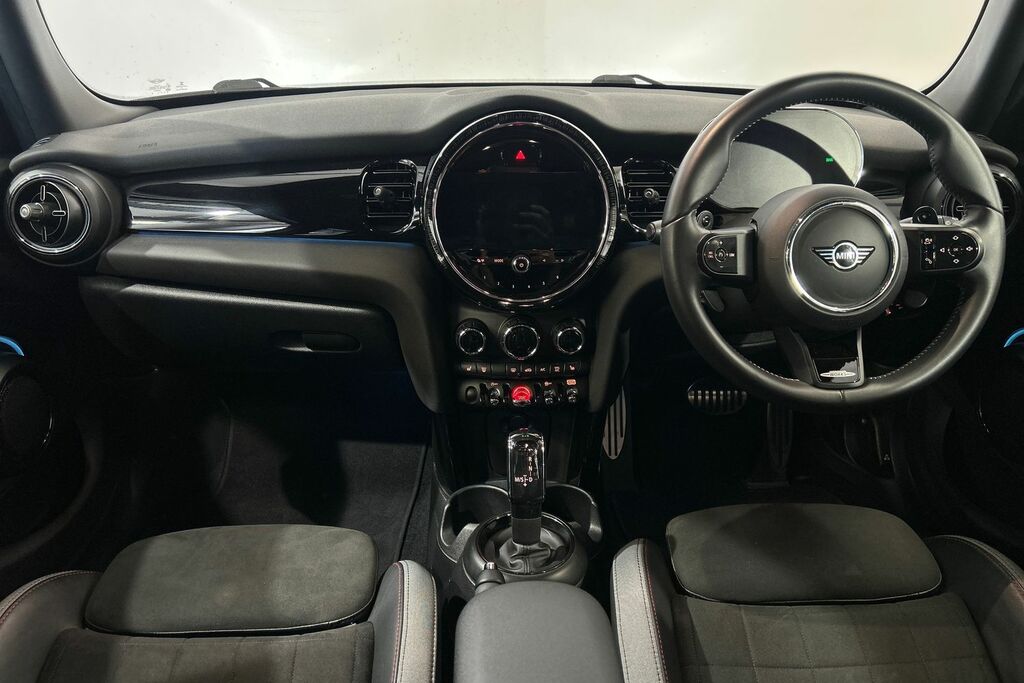 Mini Hatch 5-Door Cooper S Sport SV22KUD Red #4