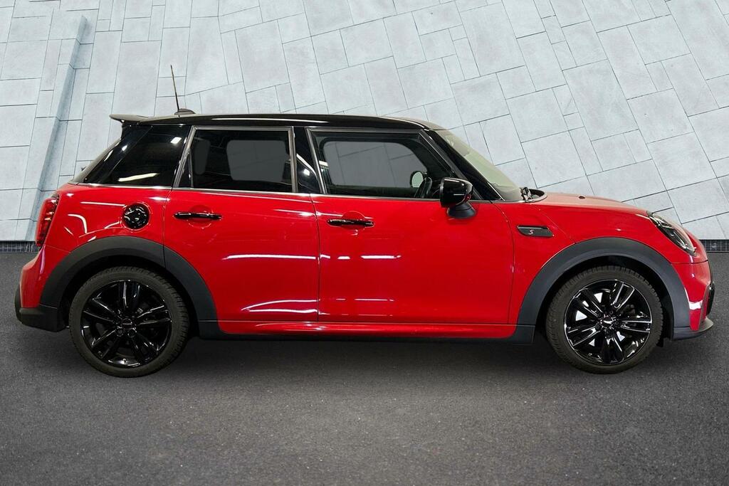 Mini Hatch 5-Door Cooper S Sport SV22KUD Red #3