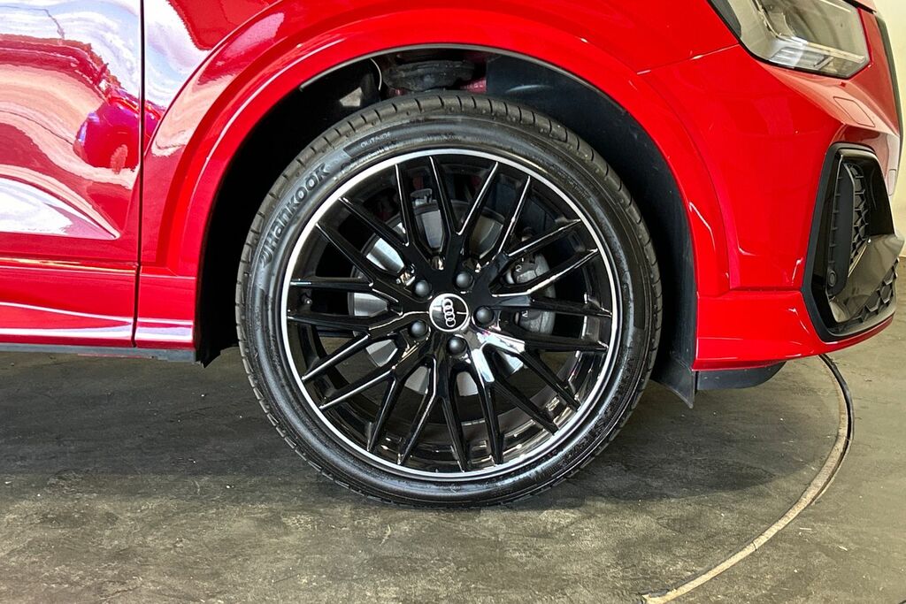 Audi Q2 Black Edition 35 Tfsi 150 Ps S Tronic SV24WYA Red #5