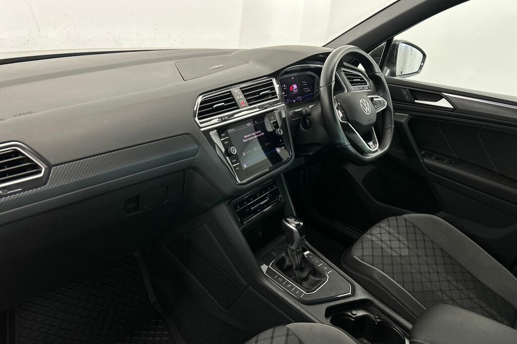 Volkswagen Tiguan 1.5 Tsi 150 R-line Dsg KV21BBF Black #2