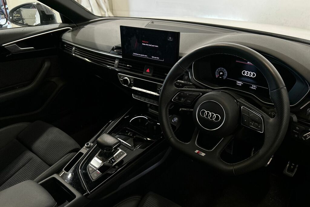 Audi A4 Black Edition 35 Tfsi 150 Ps S Tronic LV22XRS White #6
