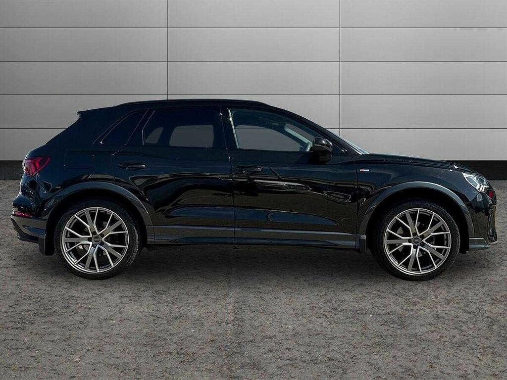Audi Q3 Black Edition 35 Tfsi 150 Ps S Tronic SV25VJJ Black #4