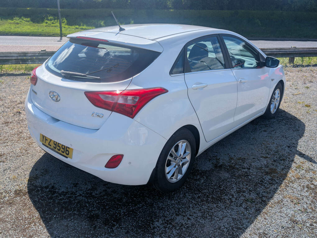 Hyundai I30 1.6 Crdi Blue Drive Se White #3
