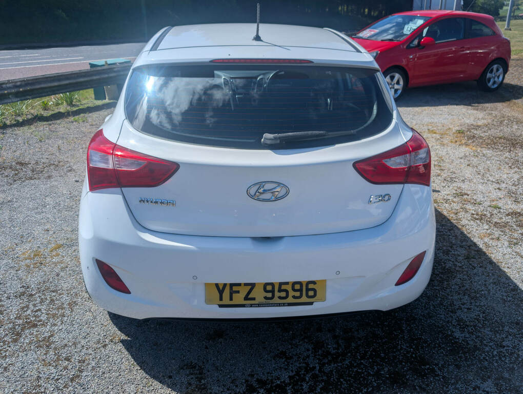 Hyundai I30 1.6 Crdi Blue Drive Se White #2