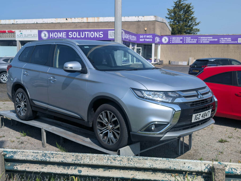 Mitsubishi Outlander Di-d 3 Silver
