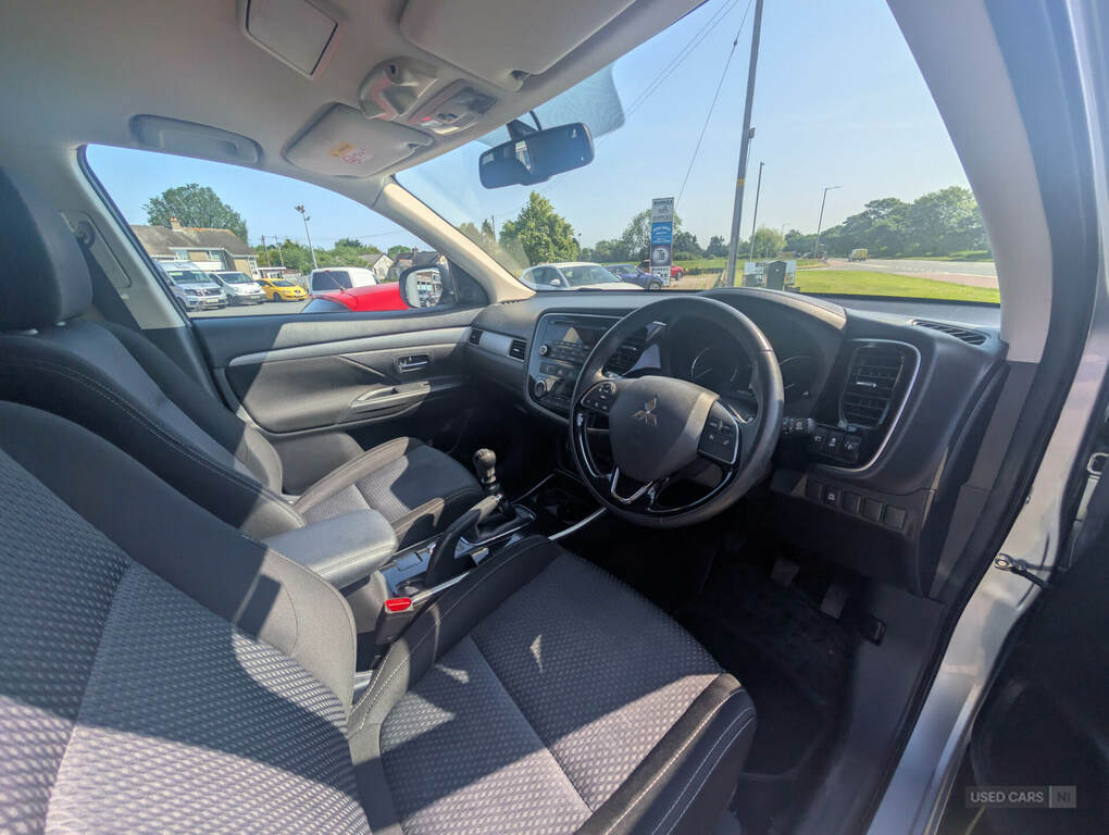 Mitsubishi Outlander Di-d 3 Silver #4
