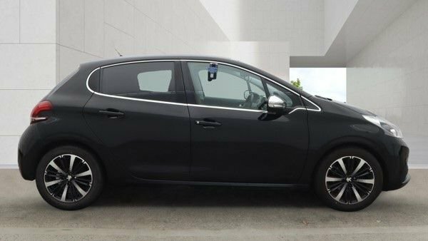 Peugeot 208 Puretech Allure Premium Hatchback PX68EAG Black #5