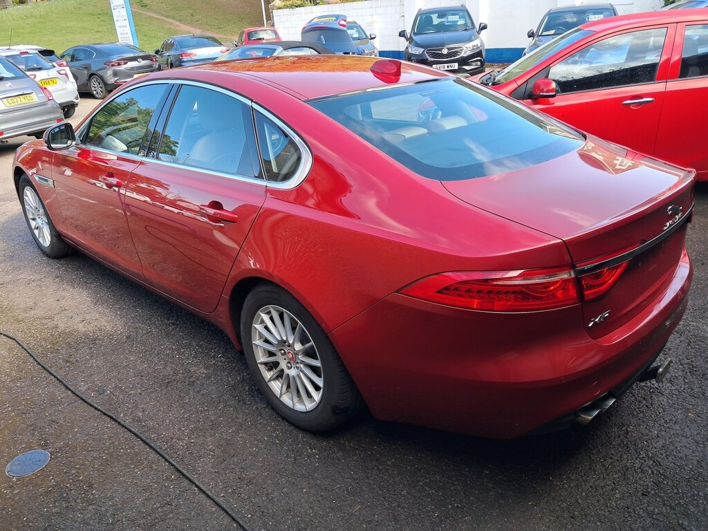 Jaguar XF 2.0D 180 Prestige Red #4
