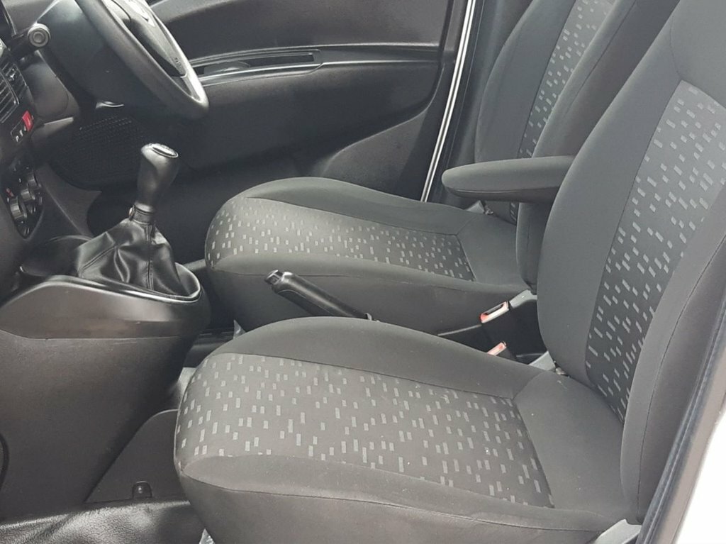 Vauxhall Combo 1.3L Null Silver #4