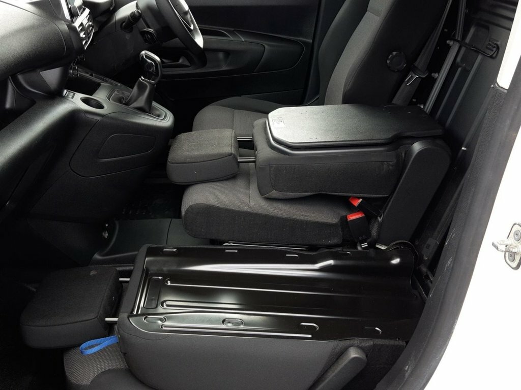 Peugeot Partner 1.5L Professional MJ20EGV White #5