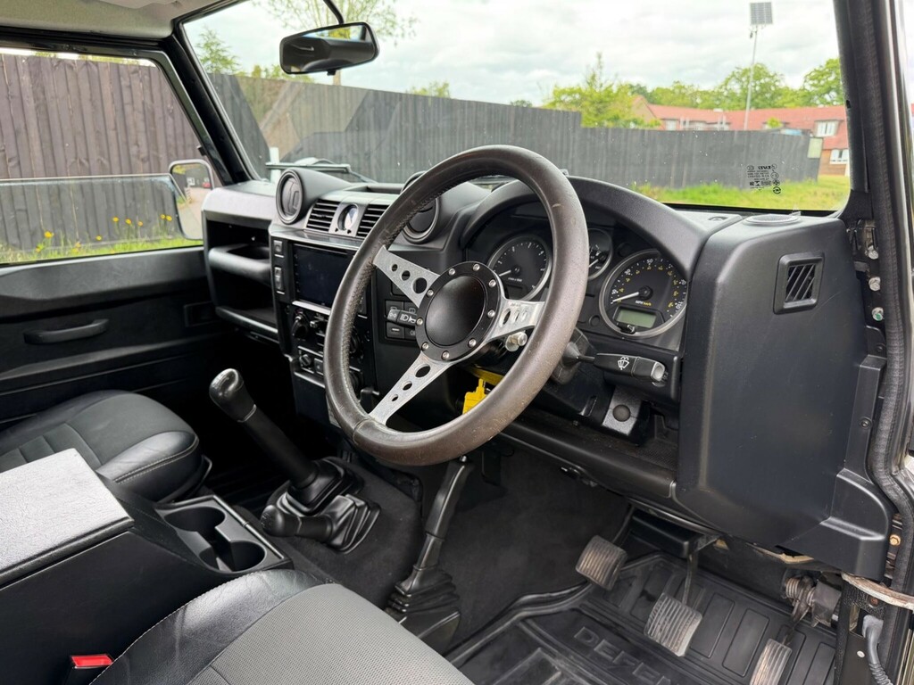 Land Rover Defender 90 Green #19
