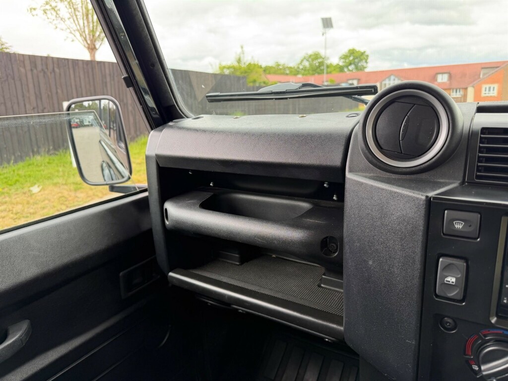 Land Rover Defender 90 Green #24