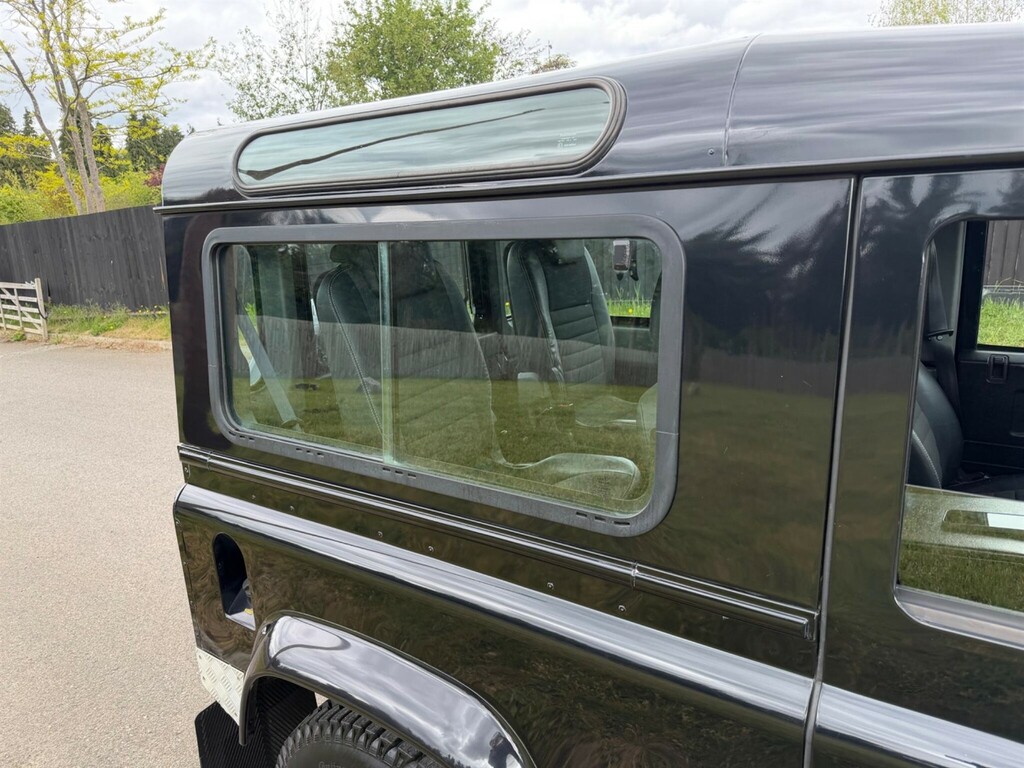 Land Rover Defender 90 Green #41