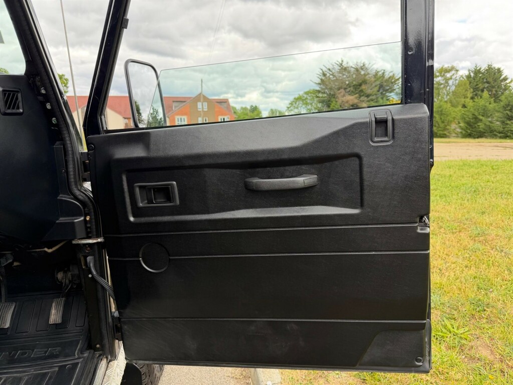 Land Rover Defender 90 Green #36