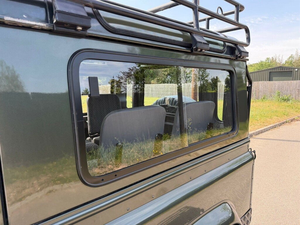 Land Rover Defender 90 Suv Red #37