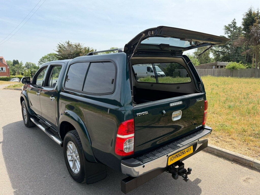 Toyota HILUX Pickup Green #5