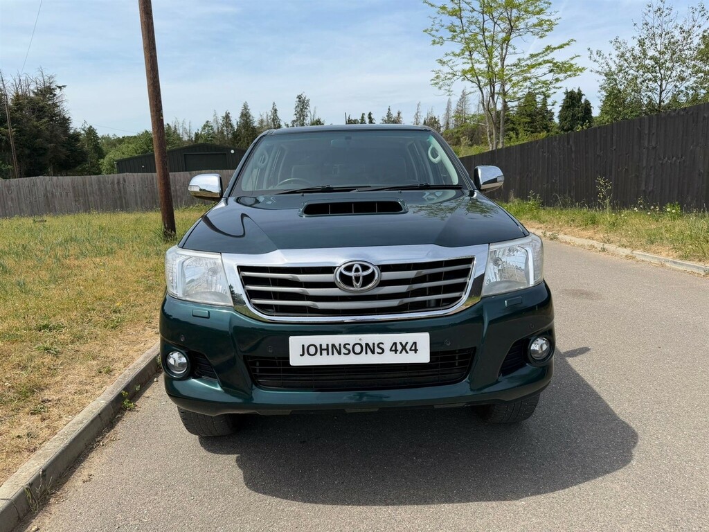 Toyota HILUX Pickup Green #3