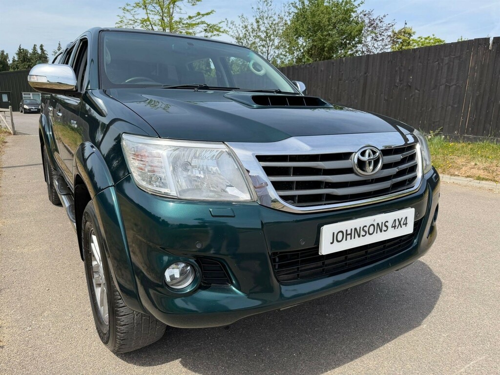 Toyota HILUX Pickup Green #2