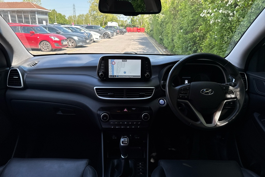 Hyundai Tucson 1.6 Gdi Premium 2Wd OY68NFL White #3