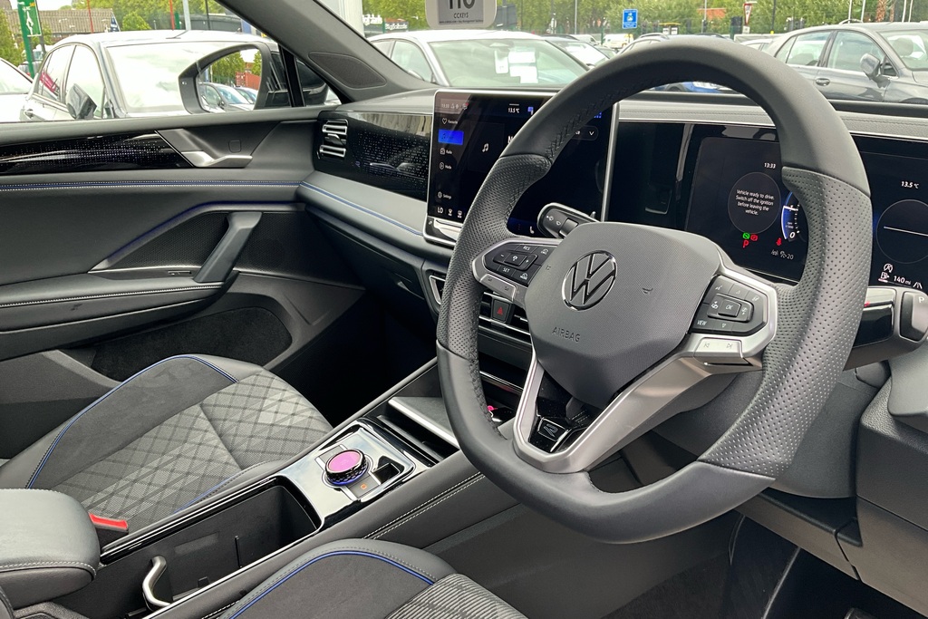 Volkswagen Tiguan 2.0 Tdi R-line Dsg BP75AXS Black #6