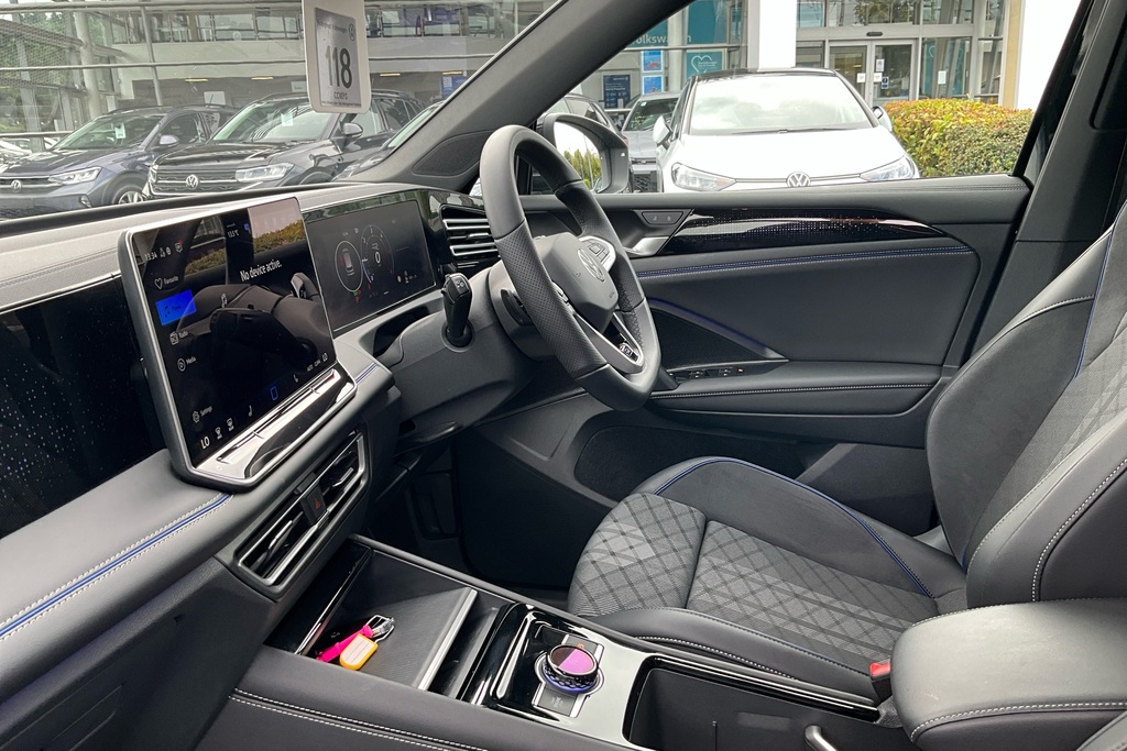 Volkswagen Tiguan 2.0 Tdi R-line Dsg BP75AXS Black #2