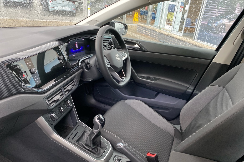 Volkswagen Polo 1.0 Tsi Life DT75HWZ Black #2