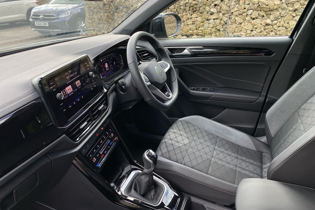 Volkswagen T-Roc 1.5 Tsi Black Edition MA75UWP Black #2