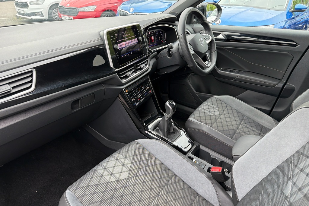 Volkswagen T-Roc 1.5 Tsi R-line GD25NZZ Black #2