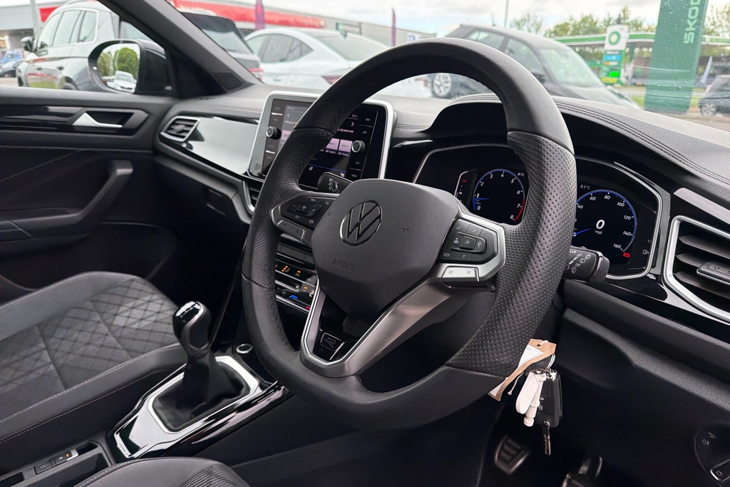 Volkswagen T-Roc 1.5 Tsi R-line GD25NZZ Black #6