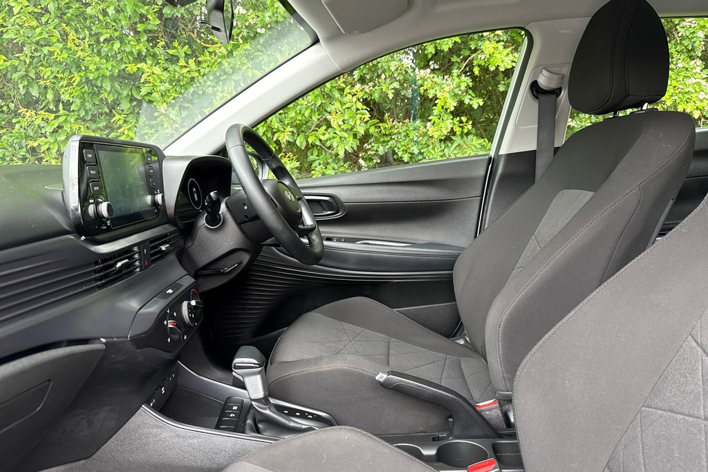 Hyundai Bayon T-gdi Se Connect Dct Mhev AO23KVF Silver #6