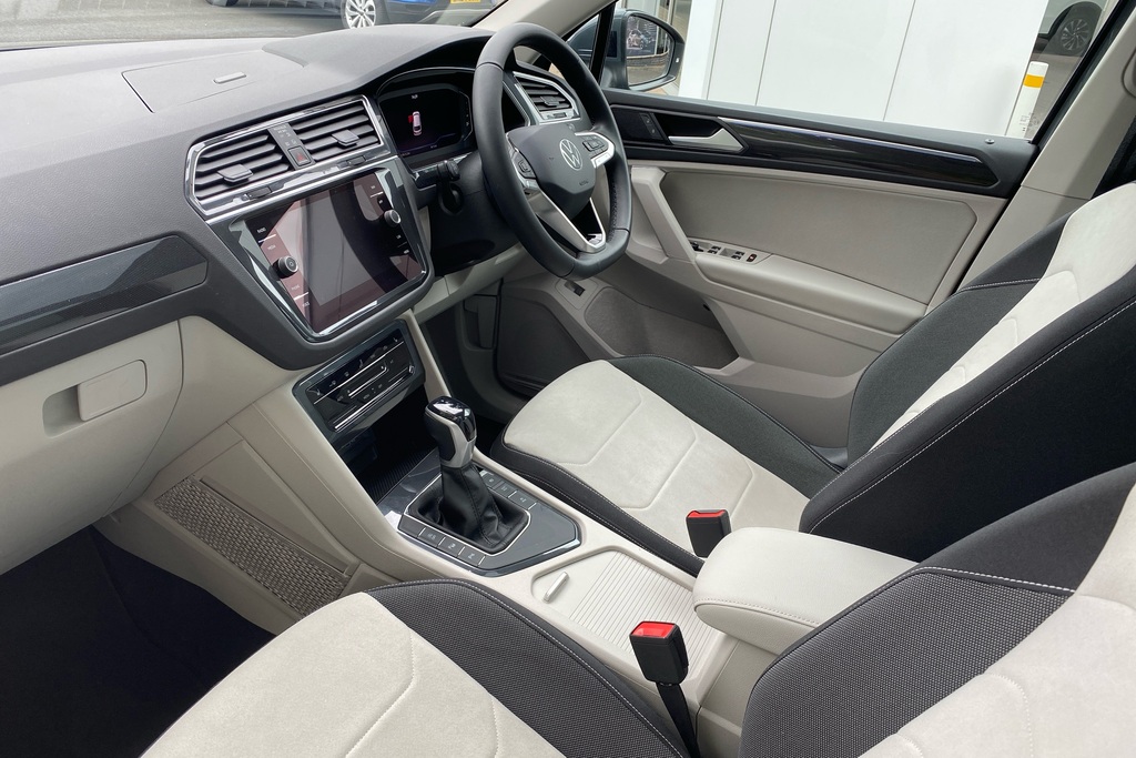 Volkswagen Tiguan 1.5 Tsi 150 Elegance Dsg LV23KXP Grey #2