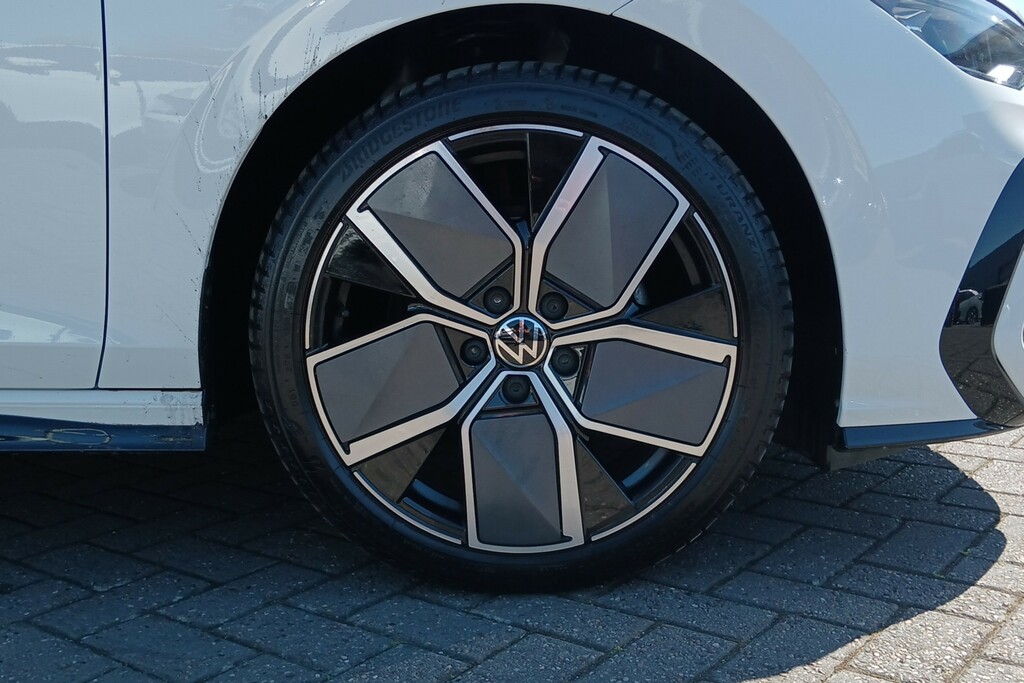 Volkswagen Golf 1.5 Tsi 150 Black Edition MC74DFJ White #5