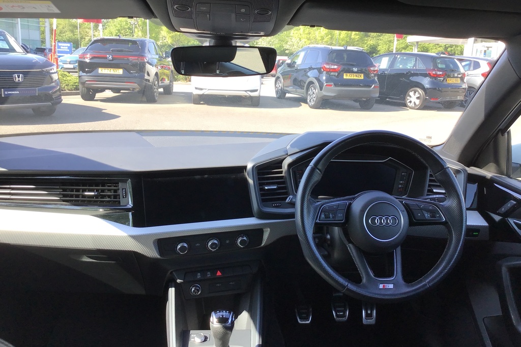 Audi A1 25 Tfsi S Line KY21NGV White #3
