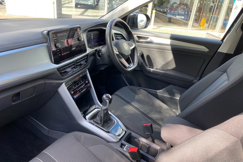 Volkswagen T-Roc 1.5 Tsi Life PK23UPB Black #2