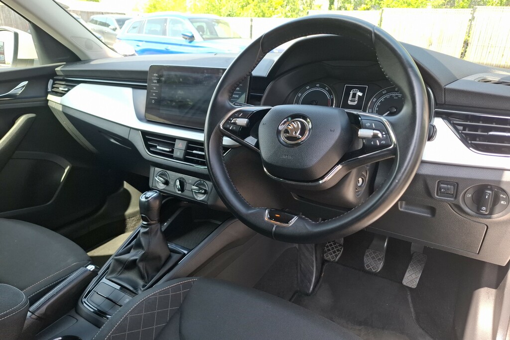 Skoda Kamiq 1.5 Tsi Se Drive VU73MMK White #6