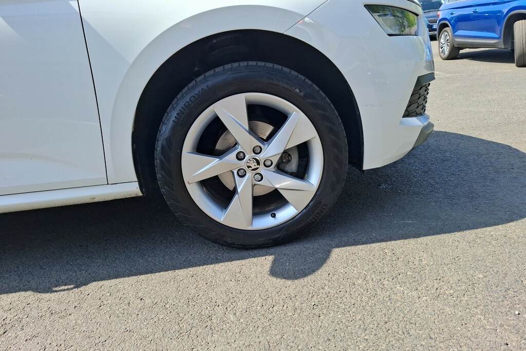 Skoda Kamiq 1.5 Tsi Se Drive VU73MMK White #5