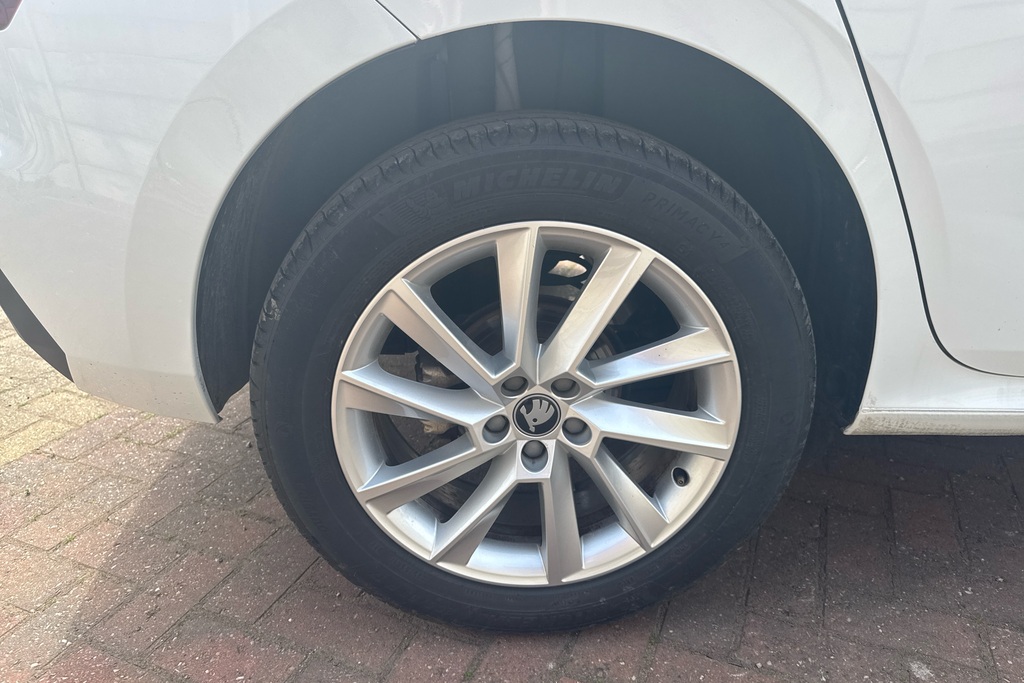 Skoda Kamiq 1.0 Tsi Se Edition Dsg GL25VKC White #5