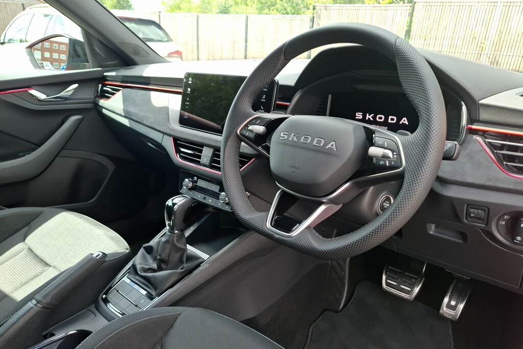 Skoda Kamiq 1.0 Tsi Design Edition Dsg Red #6