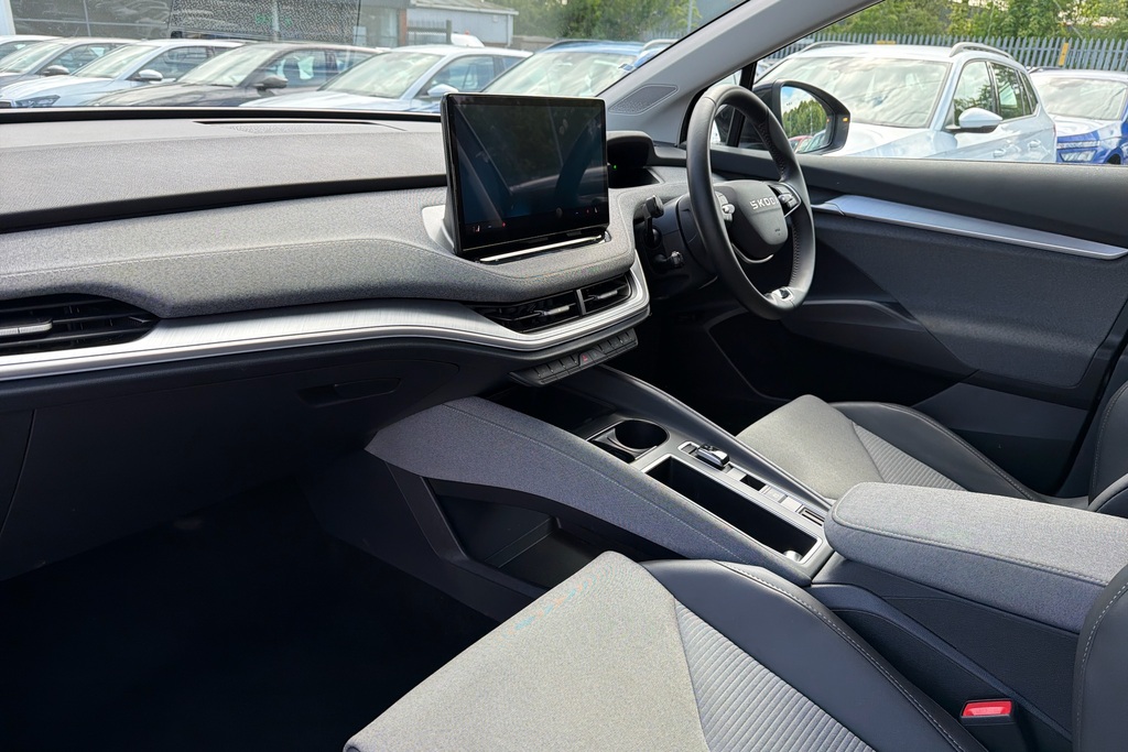 Skoda ENYAQ 150Kw 60 Se L 63Kwh GL25XGO Black #2