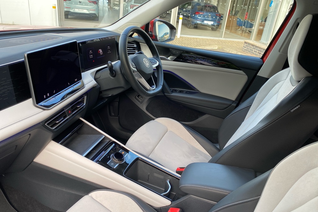 Volkswagen Tiguan 1.5 Etsi 150 Elegance Dsg YK24PLD Red #2