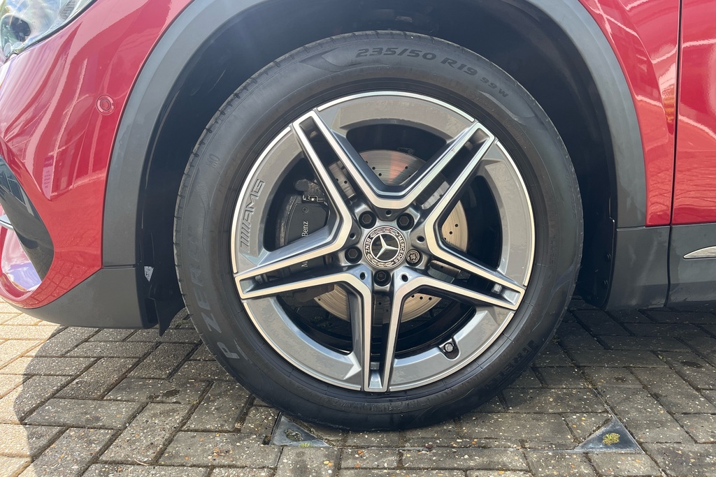 Mercedes-Benz GLA Class Gla 180 Amg Line Premium Plus FT21PRZ Red #5