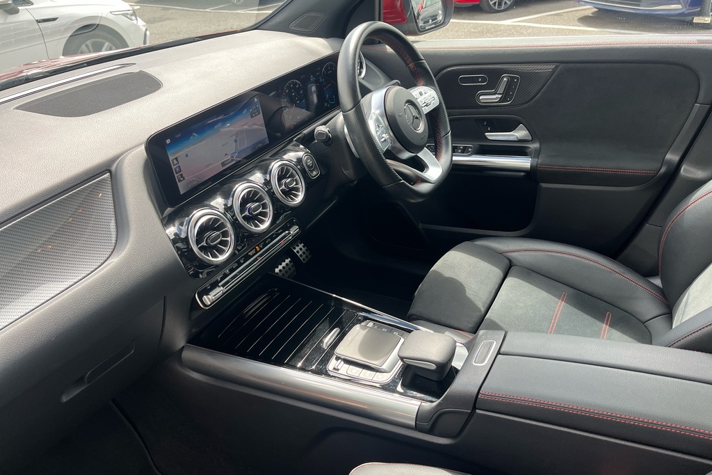 Mercedes-Benz GLA Class Gla 180 Amg Line Premium Plus FT21PRZ Red #2