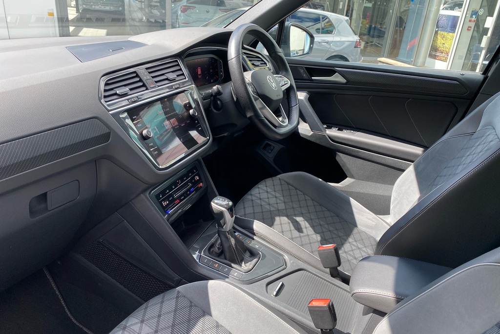 Volkswagen Tiguan 1.4 Tsi Ehybrid R-line Dsg DY72JJV Black #2