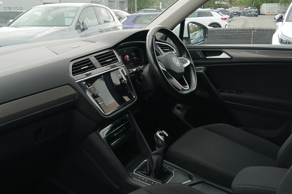 Volkswagen Tiguan Allspace 1.5 Tsi Life EX22JVL White #2