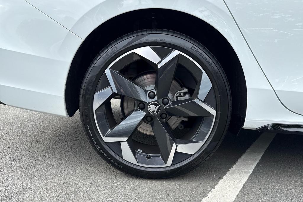 Skoda Superb 1.5 Tsi Iv Sportline Dsg White #5