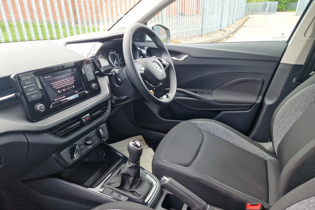Skoda Fabia 1.0 Tsi Se Comfort White #2