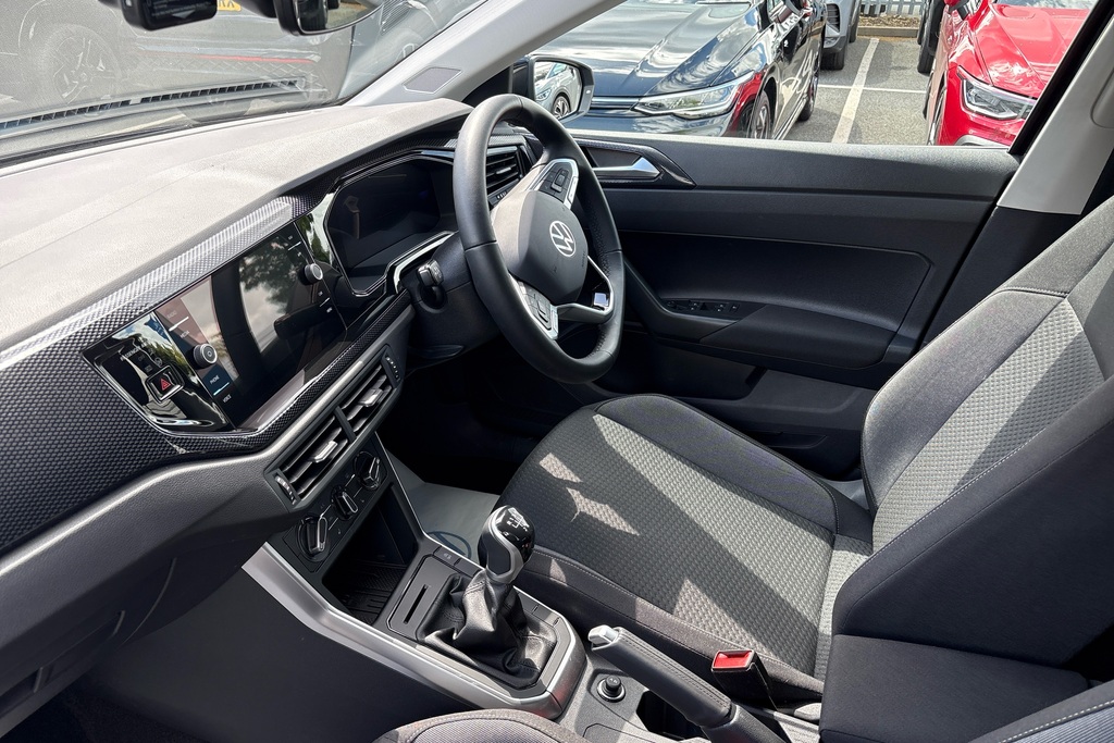 Volkswagen Polo 1.0 Tsi Match BT75CKG Black #2