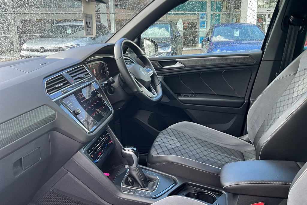 Volkswagen Tiguan 1.5 Tsi 150 R-line Dsg VE72UWO Black #2