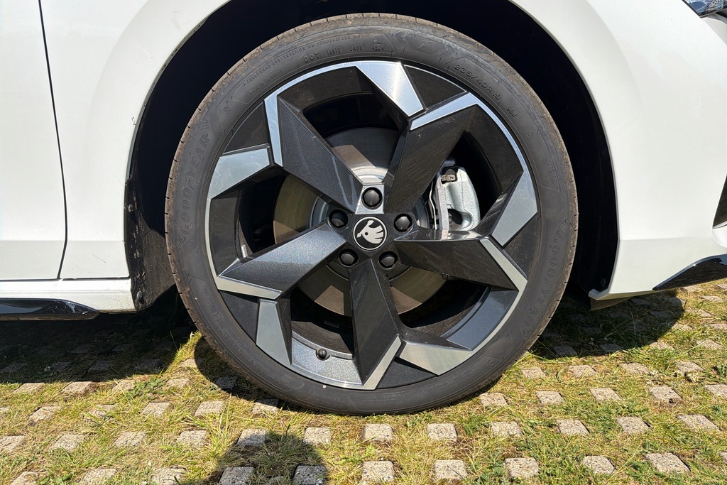 Skoda Superb 1.5 Tsi Iv Sportline Dsg White #5